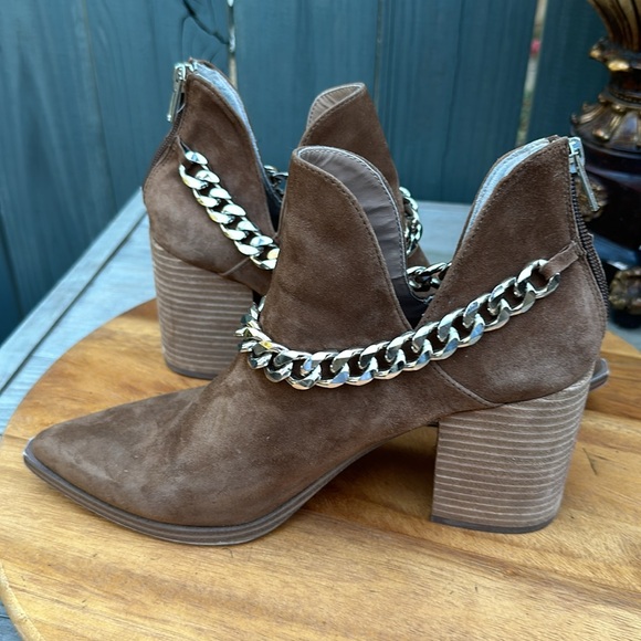👢Steve Madden Cedar Brown Suede Leather With
Chain Ankle Booties size 10 - Picture 10 of 13